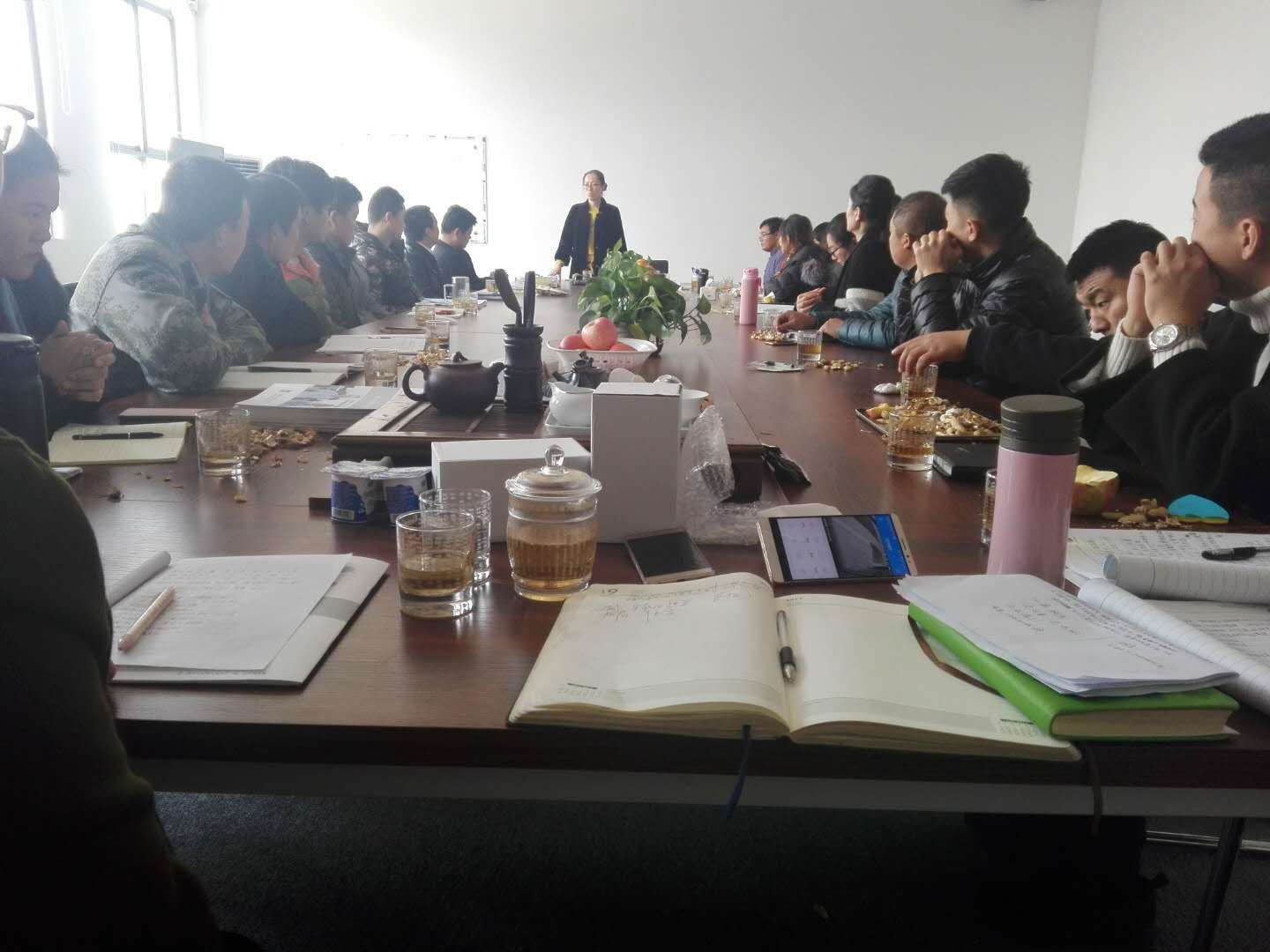 青島海藍康復器械有限公司李總做開場講話